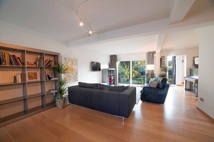 3 Bedroom Terraced House To Rent In Croft Road, London, SW16