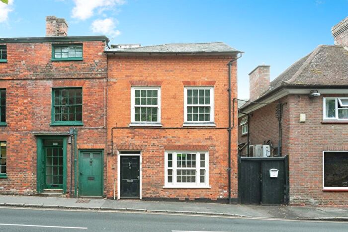 3 Bedroom Flat For Sale In West Street, Buckingham, MK18