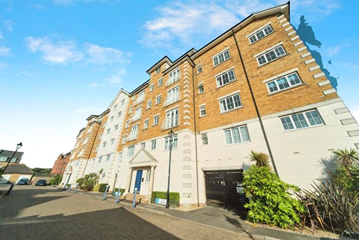 2 Bedroom Flat For Sale In Golden Gate Way, Eastbourne, BN23