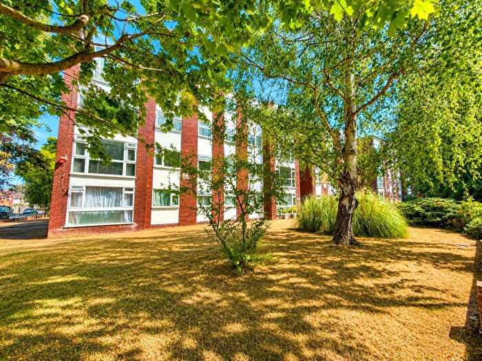 2 Bedroom Flat For Sale In Burnt Ash Hill, London, SE12