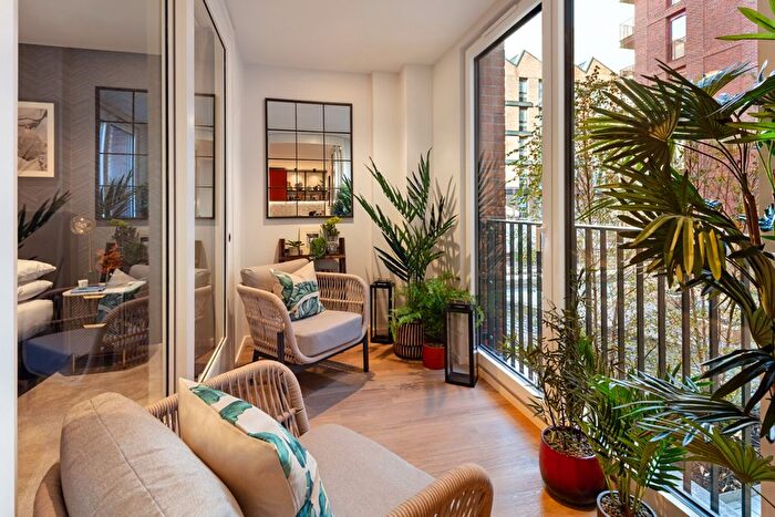 3 Bedroom Flat For Sale In Leven Road, London, E14