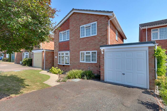 4 Bedroom Detached House For Sale In Three Acres, Denmead, PO7