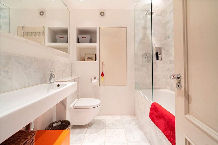 3 Bedroom Flat To Rent In Earl's Court Square, London, SW5