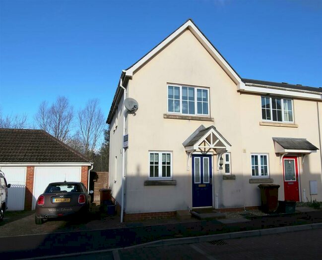 2 Bedroom House To Rent In Waylands Road, Tiverton, EX16