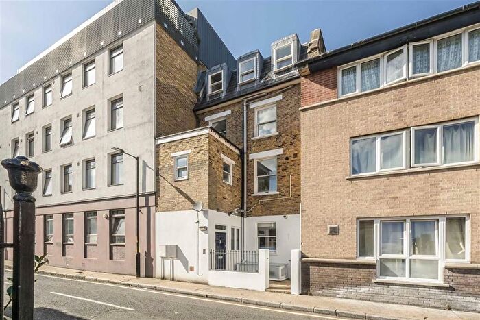 2 Bedroom Flat To Rent In Southwark Bridge Road, Borough, SE1
