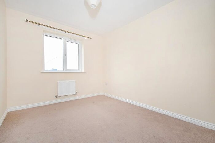 3 Bedroom Semi-Detached House To Rent In Near Town Centre, Bicester, OX26