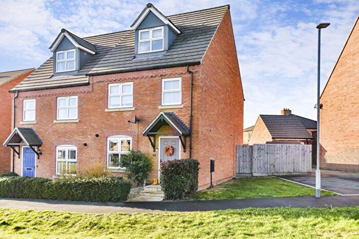 3 Bedroom Semi-Detached House For Sale In Barrowfield Drive, Stamford, PE9