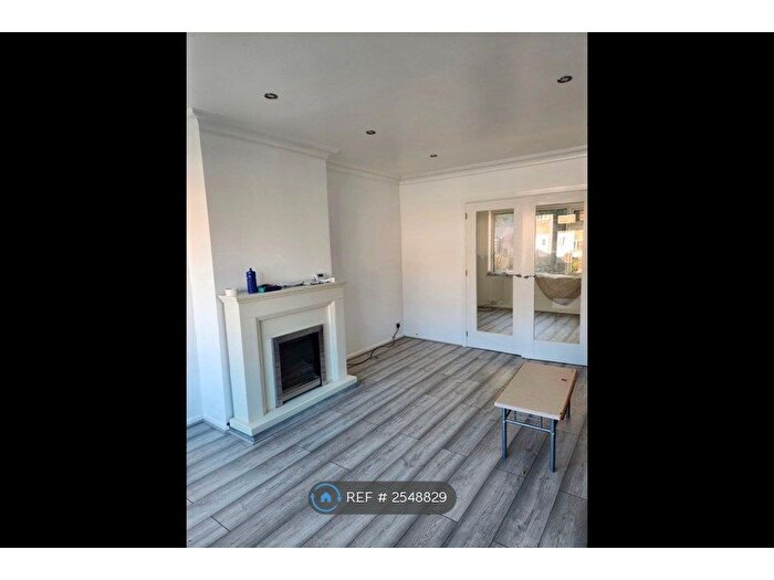 3 Bedroom Terraced House To Rent In Summerbridge Crescent, Bradford, BD10