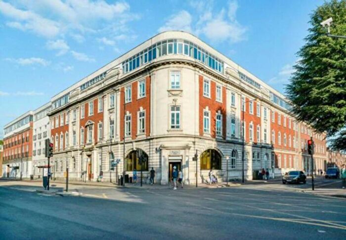 3 Bedroom Flat To Rent In Romford Road, Forest Gate, London, E15