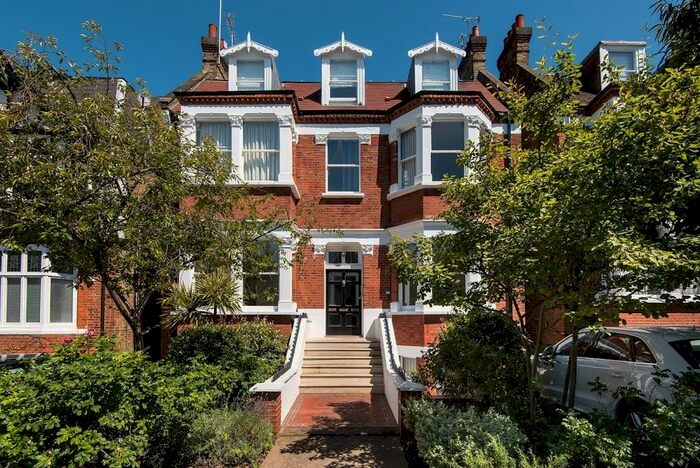 3 Bedroom Property To Rent In Kings Road, Richmond, TW10