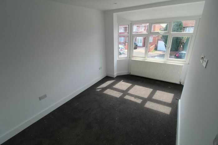 2 Bedroom Flat To Rent In Orchard Grove, Edgware, HA8