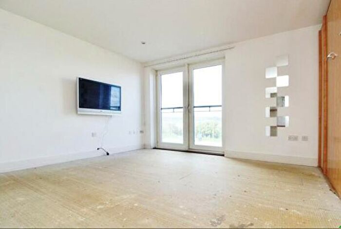Apartment To Rent In Ferry Court, Cardiff, CF11