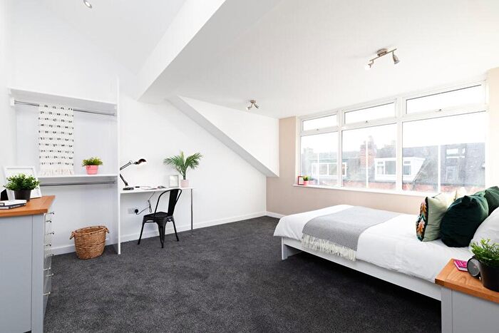 6 Bedroom House To Rent In Brudenell Mount, Leeds, LS6