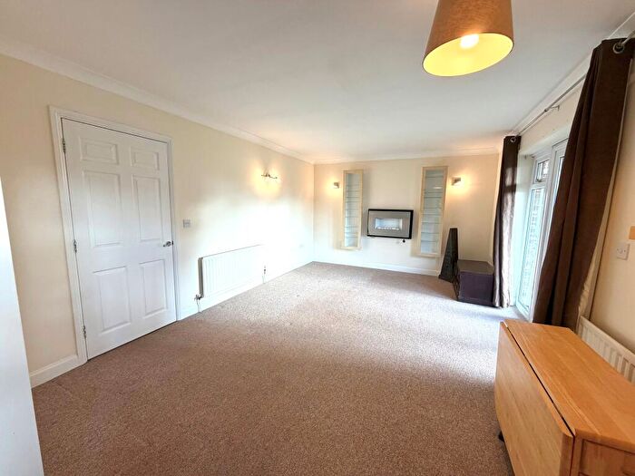 2 Bedroom Maisonette To Rent In Marina Way, Abingdon, OX14