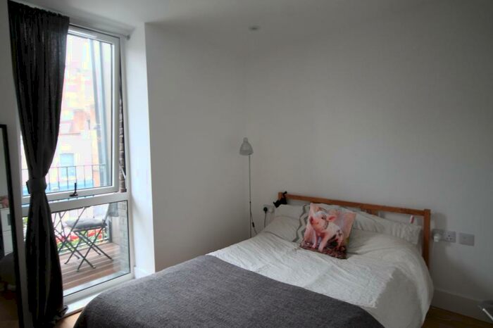 1 Bedroom Apartment To Rent In Central Cross Apartments, South End, Croydon, Surrey, CR0