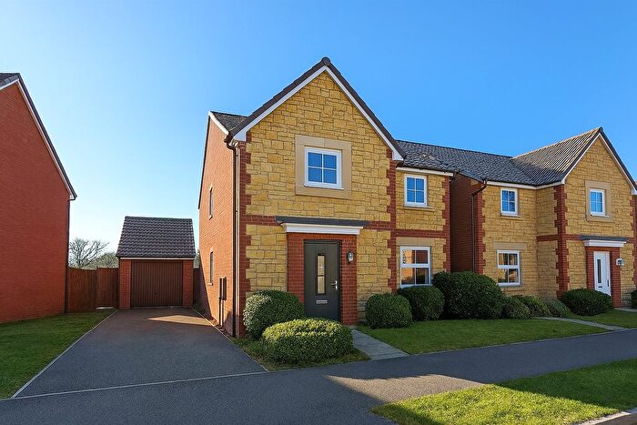 4 Bedroom Semi Detached House For Sale In Gainey Gardens, Chippenham, SN15