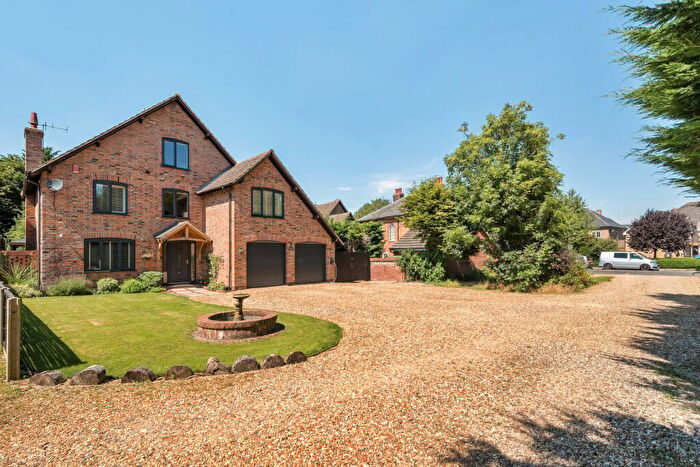 5 Bedroom Detached House For Sale In Clifton Road, Shefford, SG17