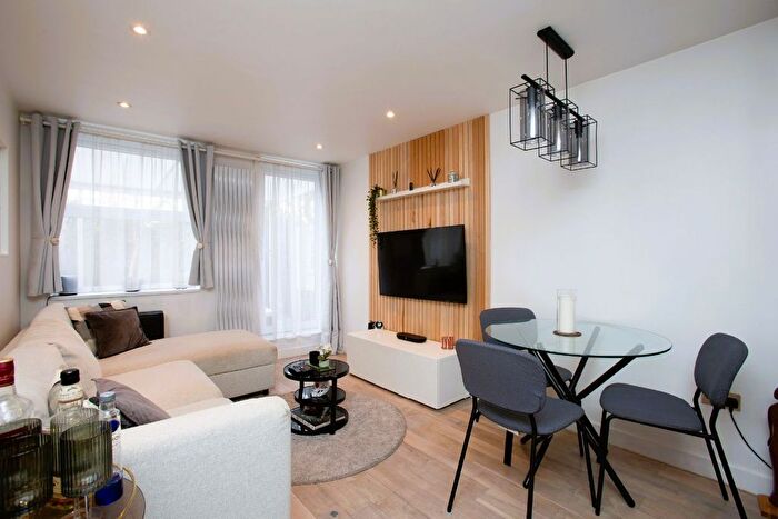 1 Bedroom Flat For Sale In Acol Road, West Hampstead, NW6