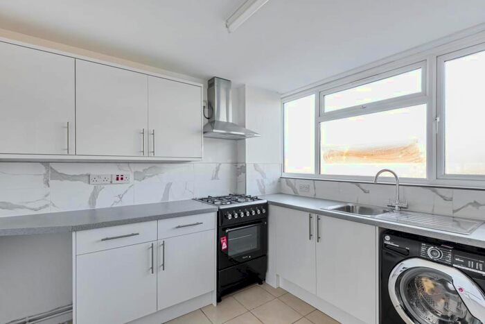 3 Bedroom Flat To Rent In Abingdon, Oxfordshire, OX14