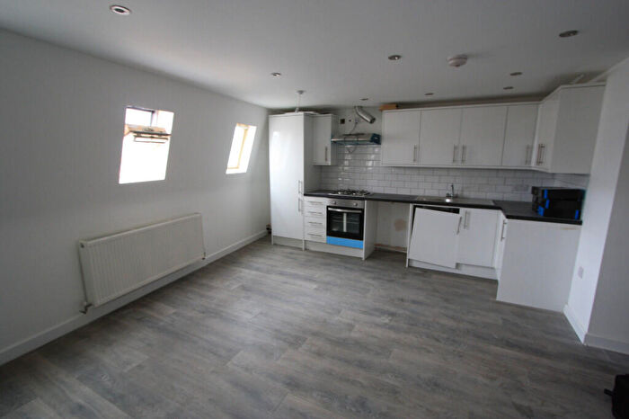 3 Bedroom Flat To Rent In Walworth Road, London, SE17