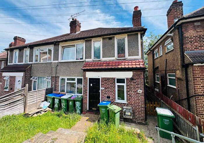 3 Bedroom Flat For Sale In Holly Hill Road, Erith, Kent, DA8