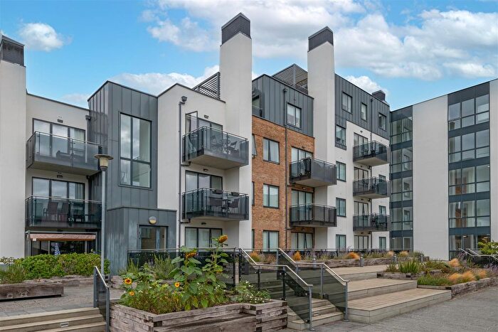 2 Bedroom Flat For Sale In Russells Crescent, Horley, RH6