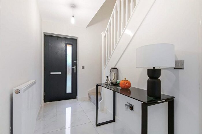 4 Bedroom Detached House For Sale In Binnie Crescent, Gartcosh, Glasgow, North Lanarkshire, G69