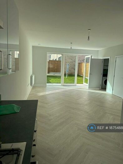 4 Bedroom Semi-Detached House To Rent In Southmead, Bristol, BS10