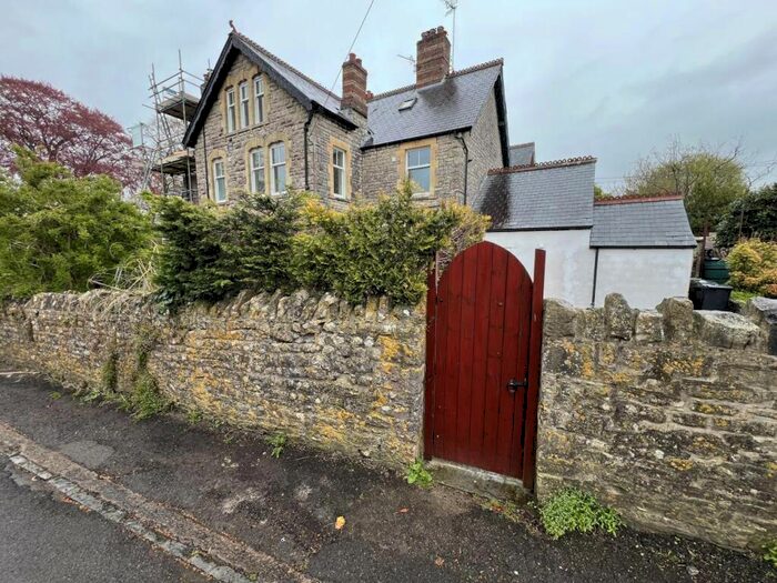 4 Bedroom Semi-Detached House To Rent In Charlton Road, Shepton Mallet, BA4
