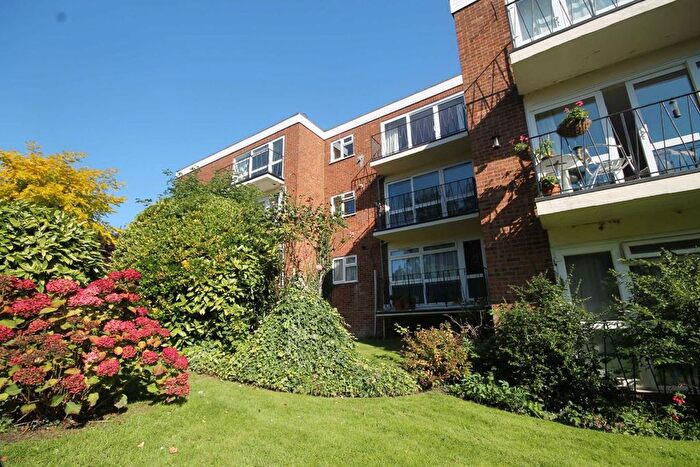 2 Bedroom Flat To Rent In Green Lane, Chessington, KT9