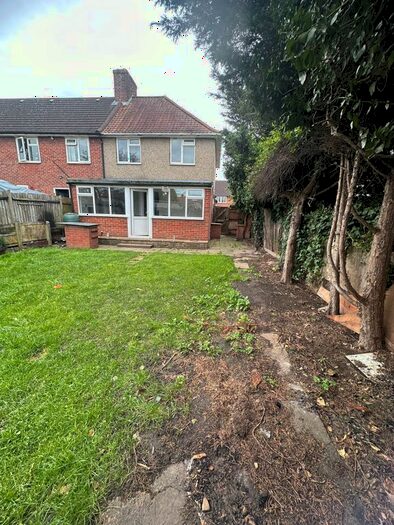 3 Bedroom End Of Terrace House To Rent In Becontree Avenue, Dagenham, RM8