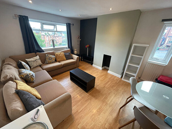3 Bedroom Apartment To Rent In Burley Road, Leeds, West Yorkshire, LS4