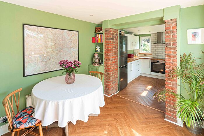 3 Bedroom Terraced House For Sale In Kenbury Street, London, SE5