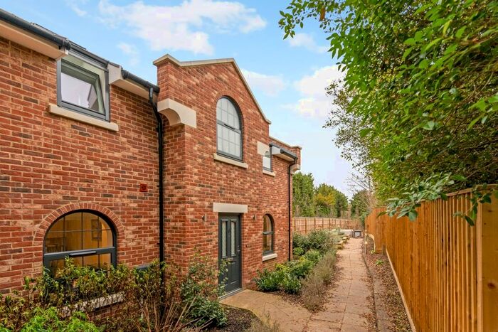 2 Bedroom End Of Terrace House To Rent In Station Approach, Marlow, SL7