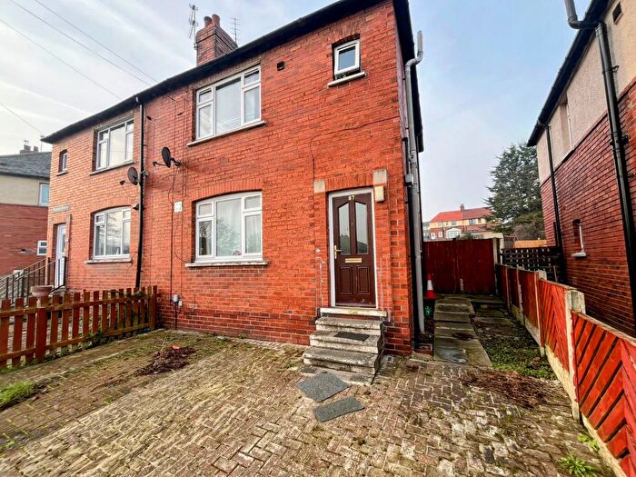 3 Bedroom Semi-Detached House To Rent In Peacock Avenue, Wakefield, WF2