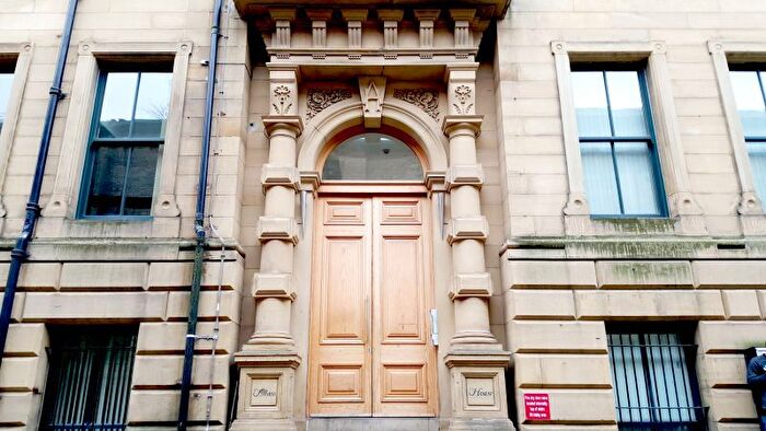 2 Bedroom Flat For Sale In Vicar Lane, Bradford, BD1
