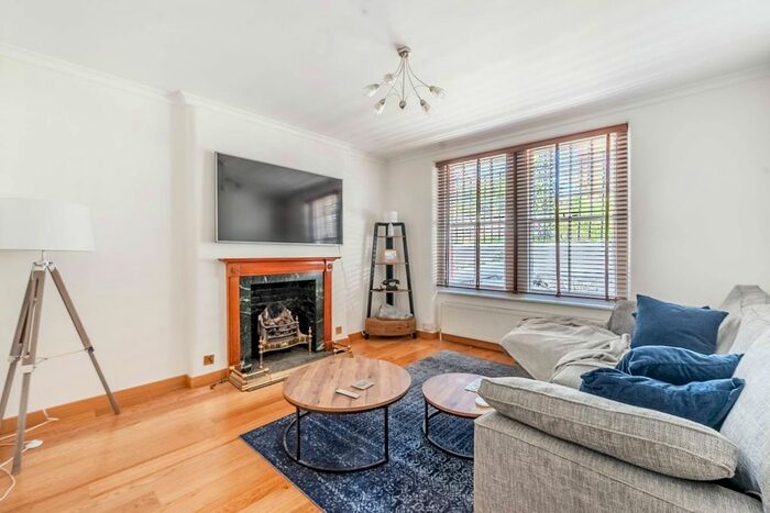 1 Bedroom Flat To Rent In Walton Street, Chelsea, London, SW3