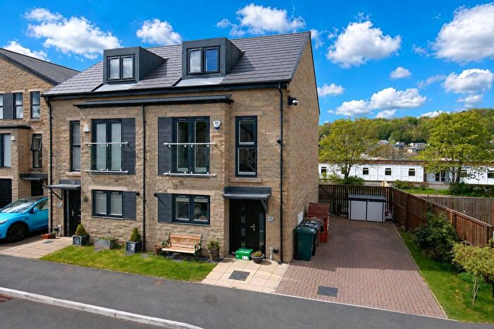 3 Bedroom Semi-Detached House For Sale In Cygnet Way, Shipley, West Yorkshire, BD17