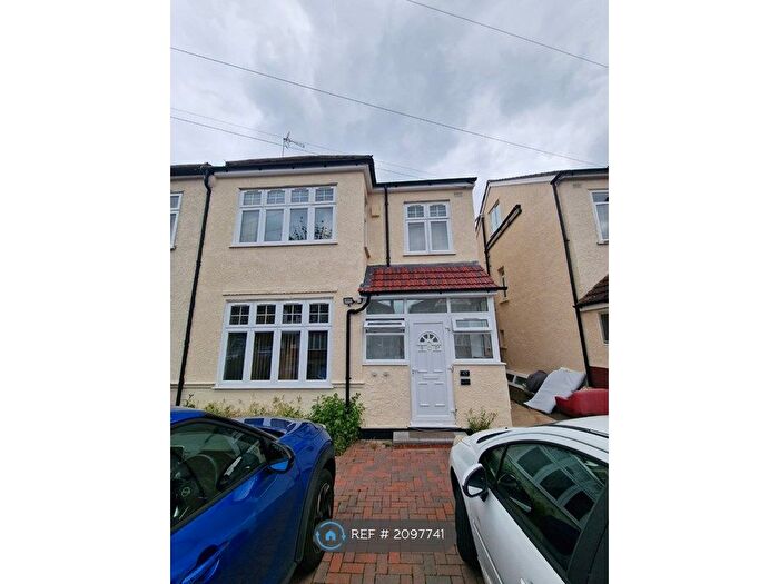 3 Bedroom Flat To Rent In Westmorland Road, Harrow, HA1