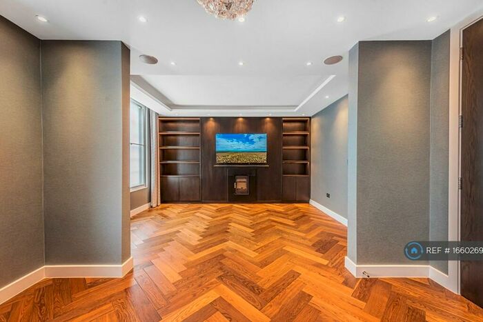 3 Bedroom Penthouse To Rent In Finchley Road, London, NW11