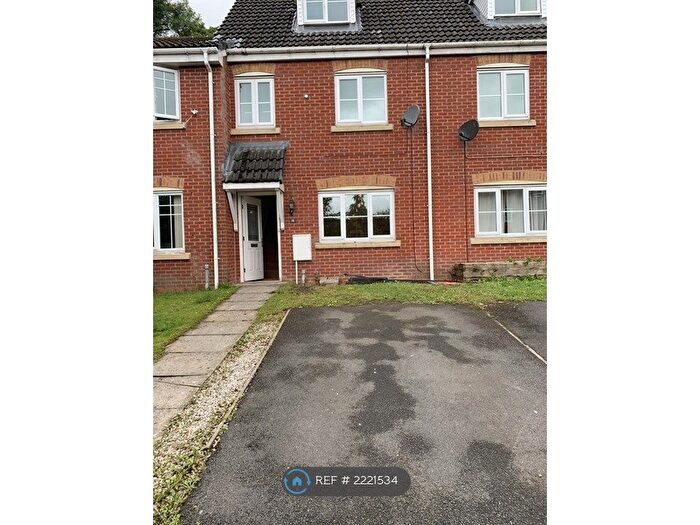3 Bedroom Semi-Detached House To Rent In Tunstall Close, Bury, BL9