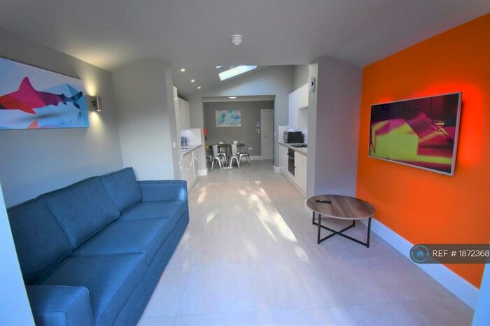 5 Bedroom Terraced House To Rent In Addington Road, Reading, RG1