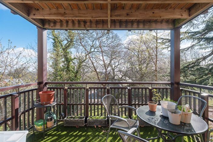2 Bedroom Flat For Sale In Knowle Lane, Ecclesall, S11