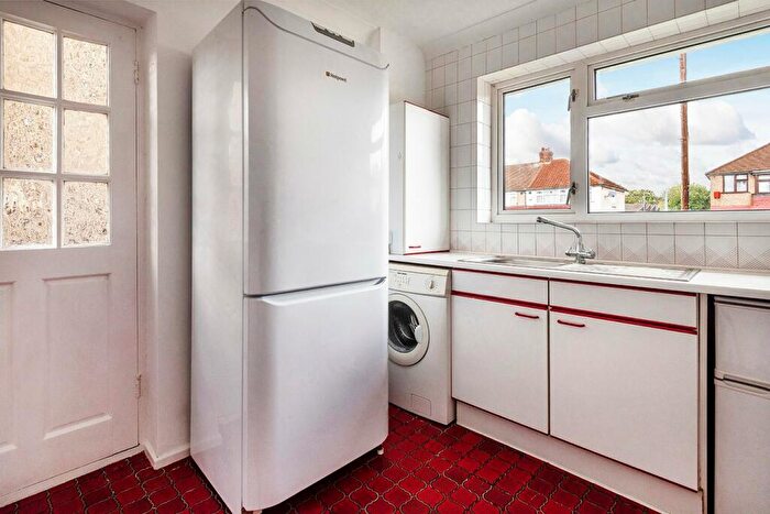 2 Bedroom Detached Bungalow To Rent In Fendyke Road, Belvedere, DA17
