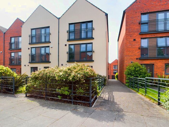 3 Bedroom Town House To Rent In Yr Hafan, Maritime Quarter, Swansea, SA1