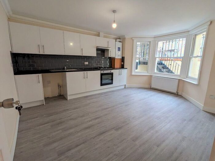 2 Bedroom Flat To Rent In Kilburn High Road, London, NW6