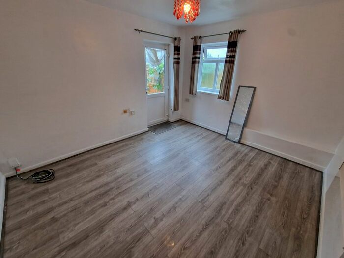 1 Bedroom Flat To Rent In Preston Gardens, Luton, LU2