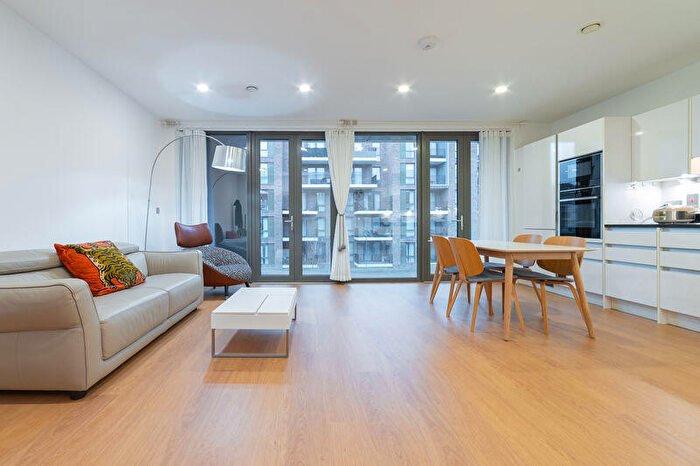 2 Bedroom Apartment For Sale In Kilburn Park Road, London, NW6