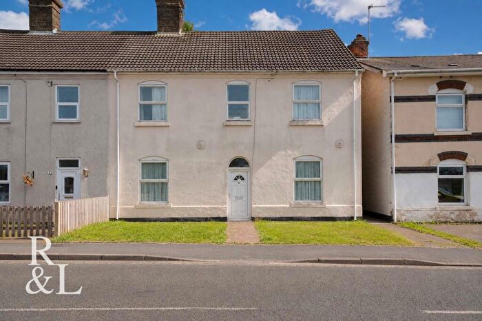 4 Bedroom Semi-detached House For Sale In Hearthcote Road, Swadlincote, DE11