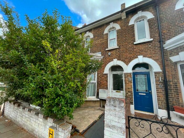 2 Bedroom Terraced House To Rent In Bloomfield Road, London, SE18